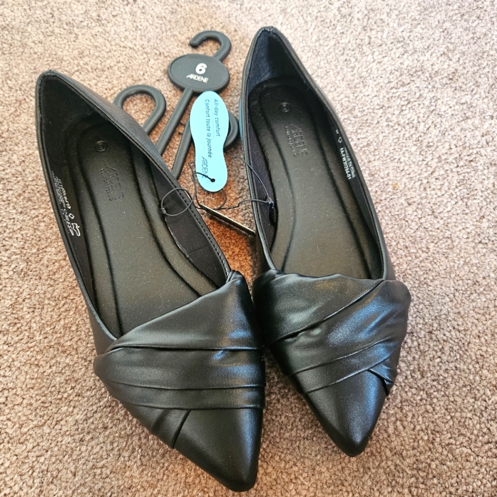 Ardene Pleated Pointy Toe Flats
